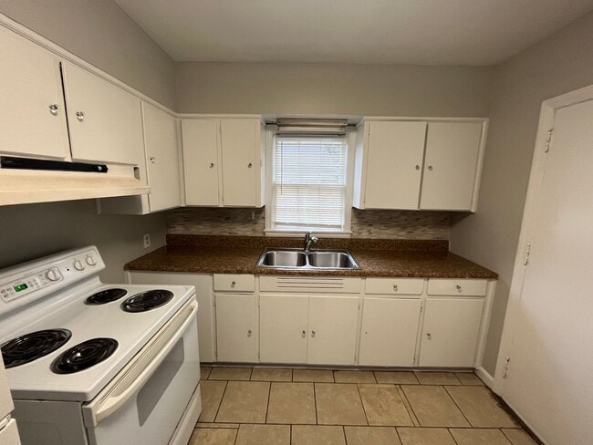 Building Photo - One Step Away from your DREAM HOME! Apply now.