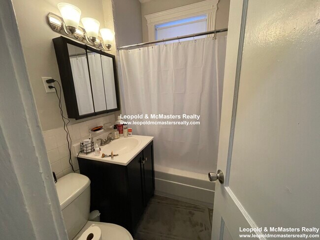 Foto del edificio - 164 Gardner St