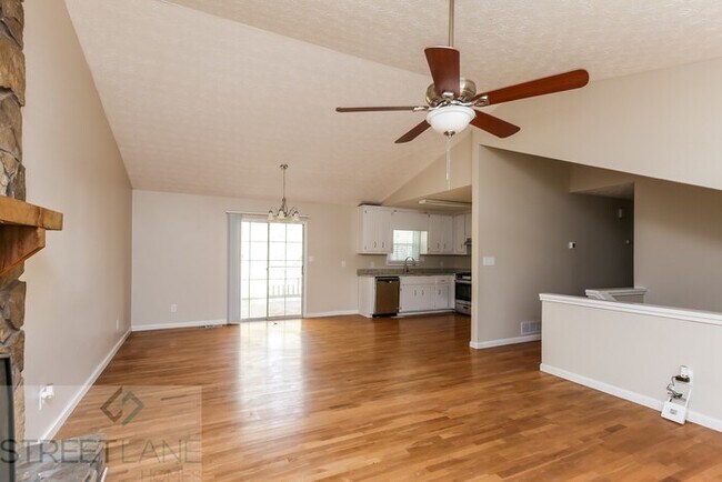 Foto del edificio - REDUCED! - Now offering $1125 off first fu...
