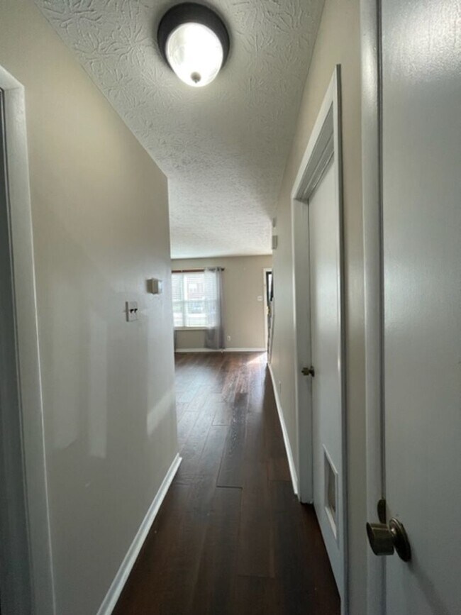 Foto del edificio - West Knoxville!  Short or long term lease options available .  2 bedroom with additional large bo...