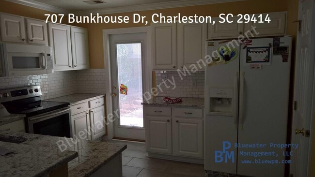 Building Photo - 707 Bunkhouse Dr