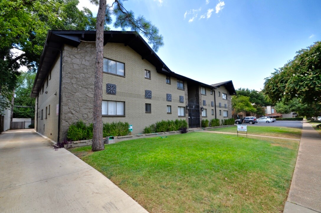 Holland Court Apartments Apartments in Dallas, TX