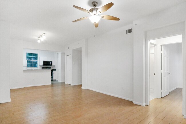 Foto del edificio - 4784 S Central Blvd
