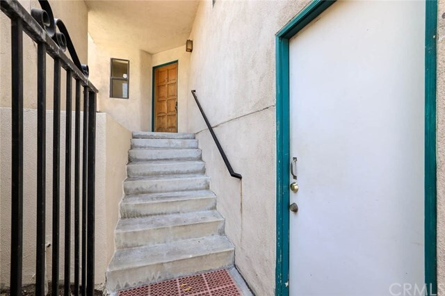 Building Photo - 1141 W Duarte Rd