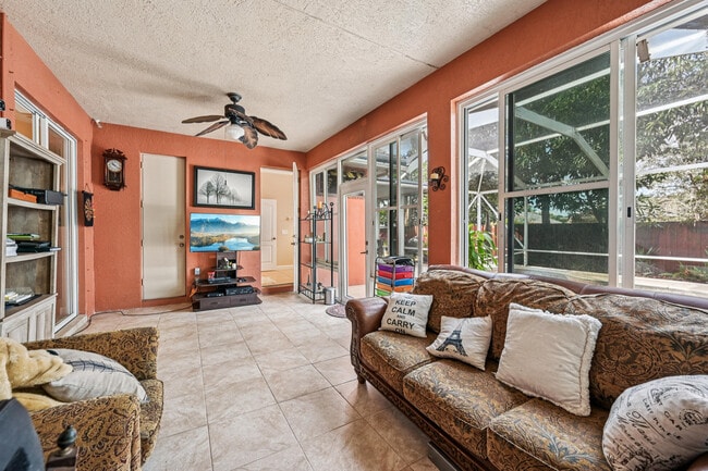 Building Photo - 3044 SW Savona Blvd