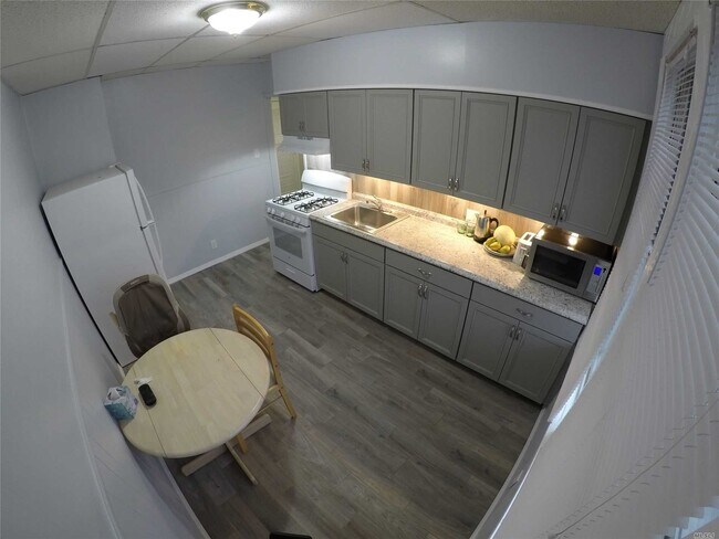 Foto del edificio - 7840 68th Ave