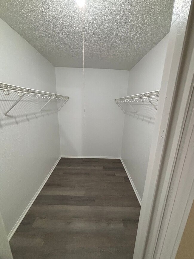 Foto del edificio - 2 Bedroom 1.5 Bath Updated Apartment