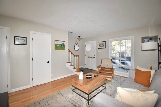 Building Photo - 15 Yorktown Dr