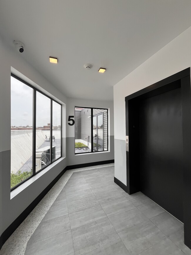 Building Photo - 99 Sackett St
