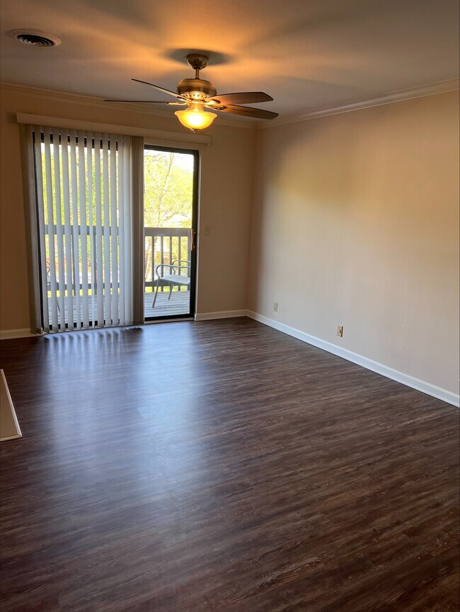 Building Photo - 135 Hicks Rd