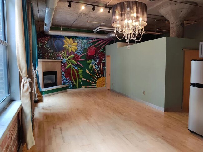 Building Photo - 521 S 7th St