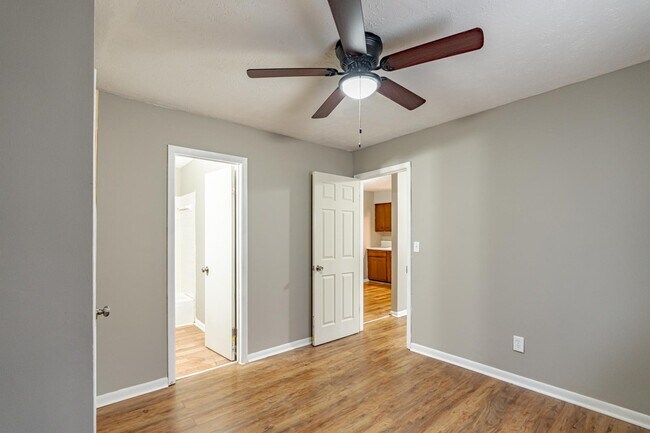 Foto del edificio - 421 N Woodland Dr