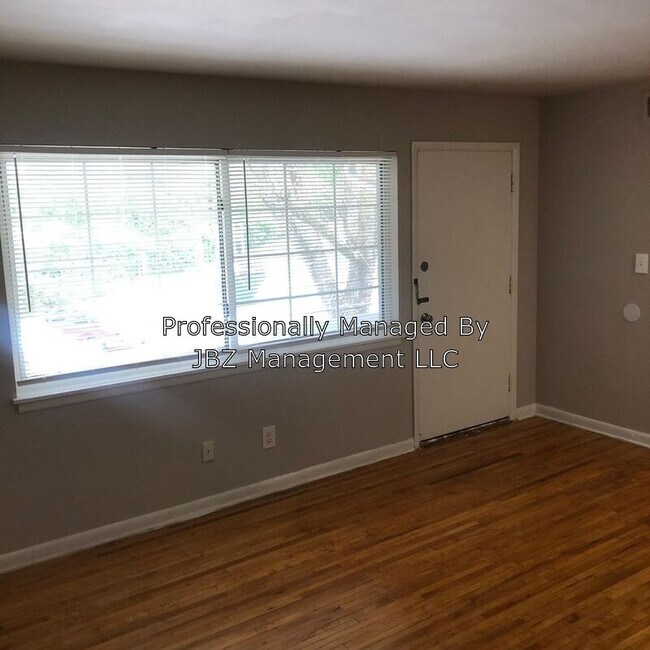 Foto del edificio - 1631 Ingleside Ave