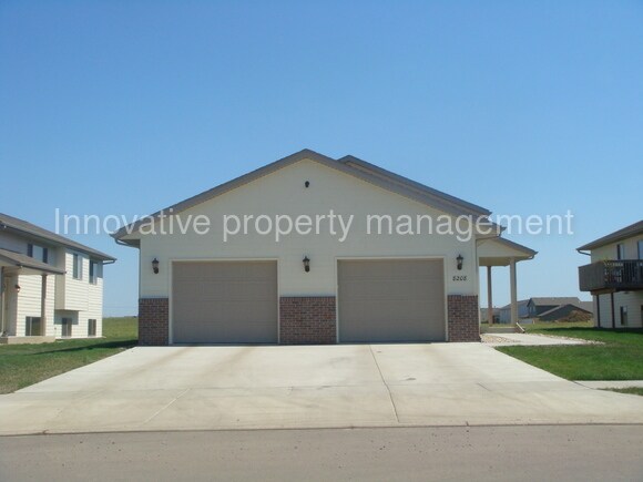Primary Photo - 8200 S Hughes Ave