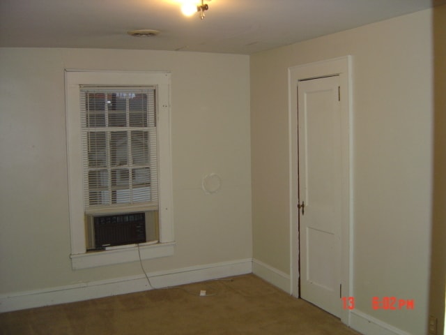 Building Photo - 2 BR, 2nd floor apartment w/ water, lawn service included near UNCG/Glenwood