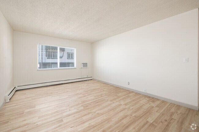 1 habitación, 1 baño - 550 pies cuadrados - Sala de estar - Olympic Square - Gorgeous Renovated Apartm...