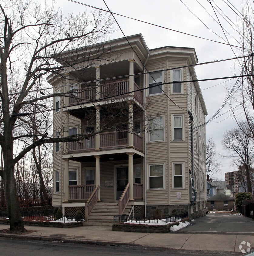 Primary Photo - 103 Linden St