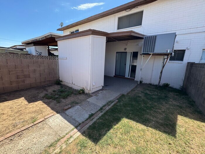 Primary Photo - Holiday Gardens 2-br Townhome