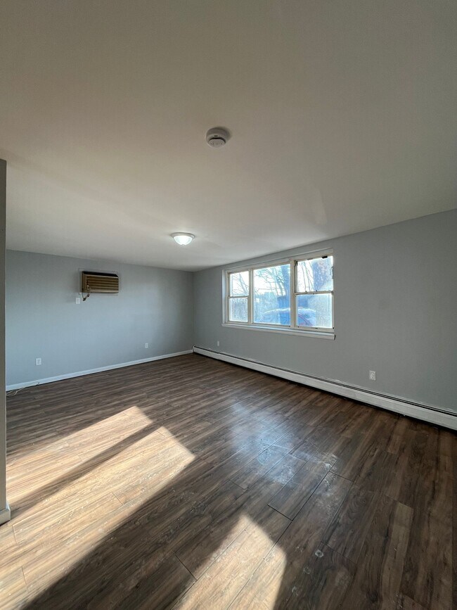 Foto del edificio - 180 Princeton Ave