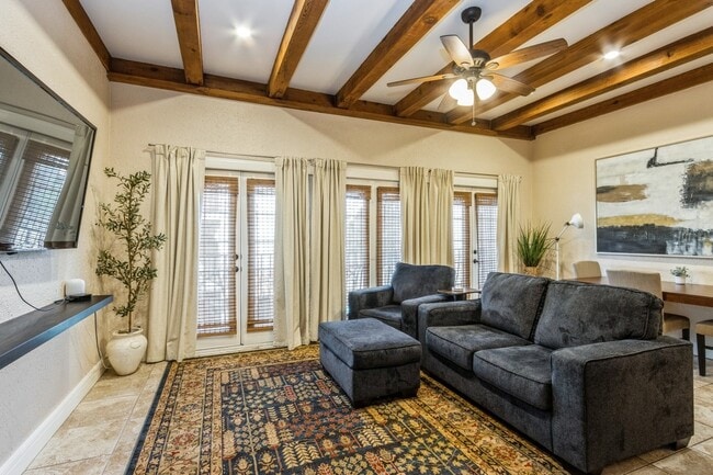 Foto del edificio - 1111 W 46th St