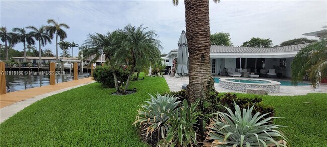 Foto del edificio - 2681 NE 9th Ct