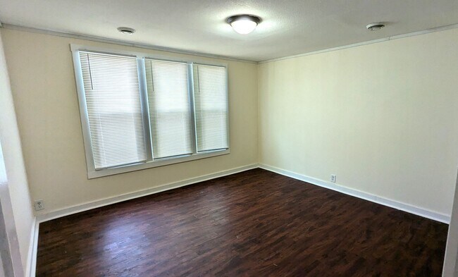 Foto del edificio - 569 W Webster Ave