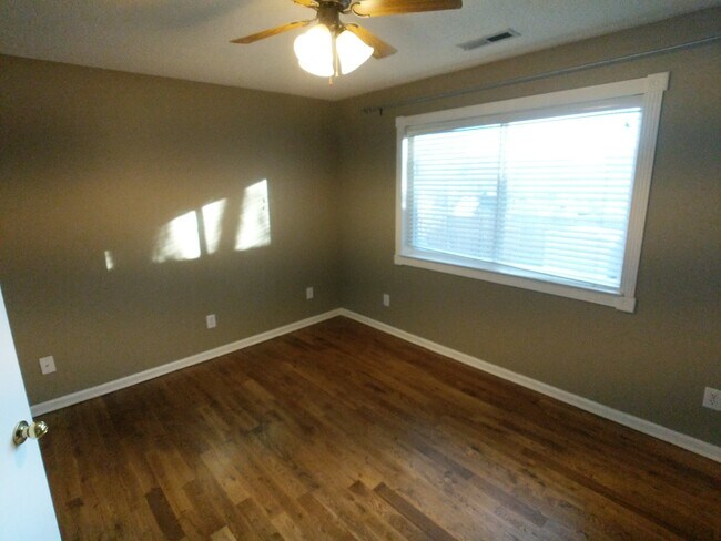 Dormitorio principal - 101 Vistawood Ct