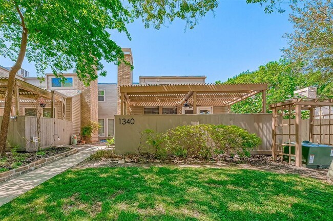 Building Photo - 1340 Chardonnay Dr