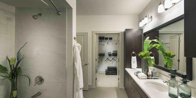 Building Photo - 7100 Old Katy Rd