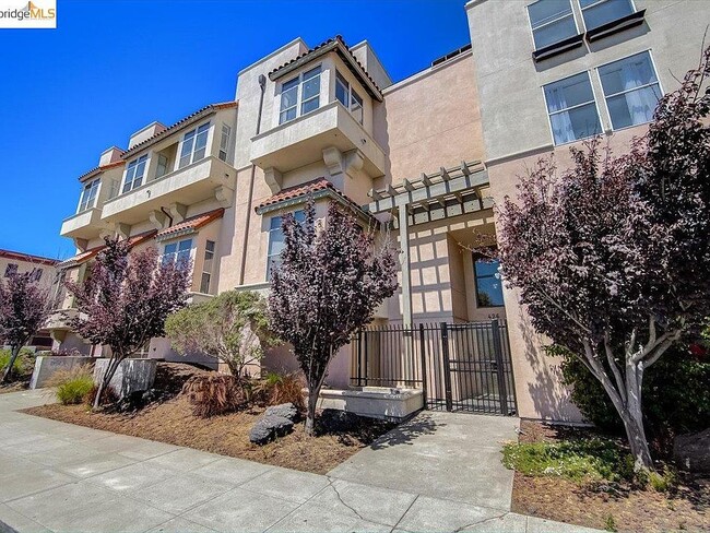 Building Photo - 426 27th St