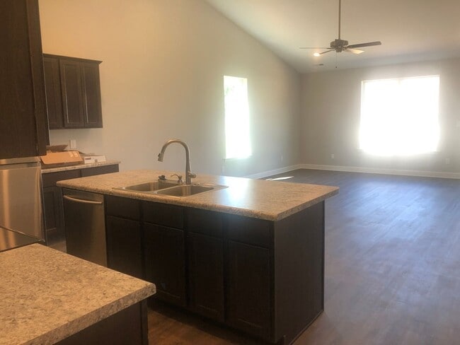 Building Photo - New Build w/ a SPECTACULAR LAYOUT