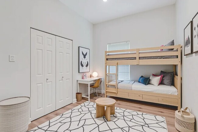 Foto del edificio - 813 W 9th St
