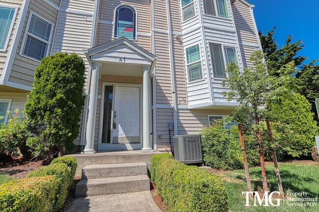 Building Photo - Beautiful 3 Bed 3.5 Bath Townhome in Walnu...