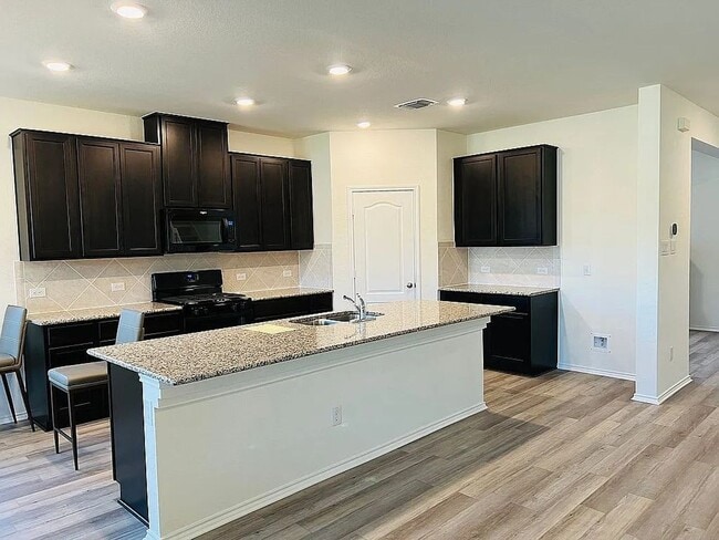 Building Photo - Large 5-bedroom home in Mason Ranch Community - Leander ISD