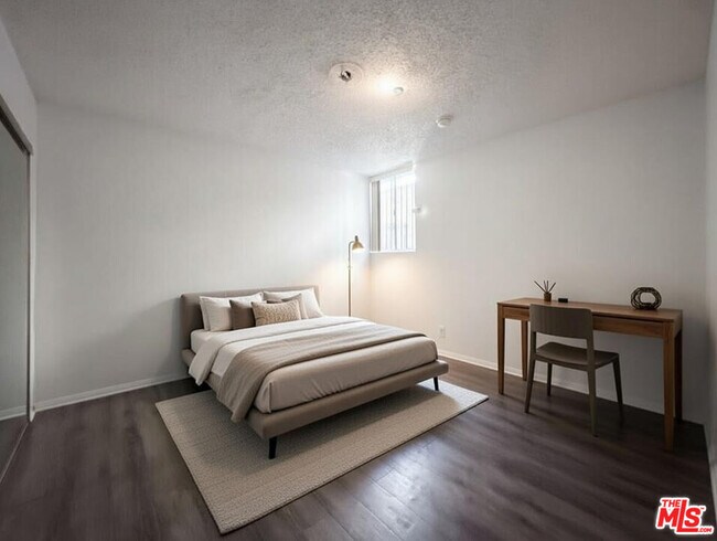 Foto del edificio - 1208 W Adams Blvd