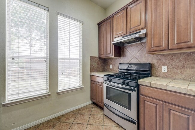 Building Photo - 5102 Caswell Ave