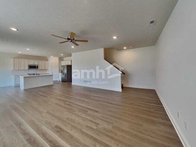Foto del edificio - 9181 Henley Ave