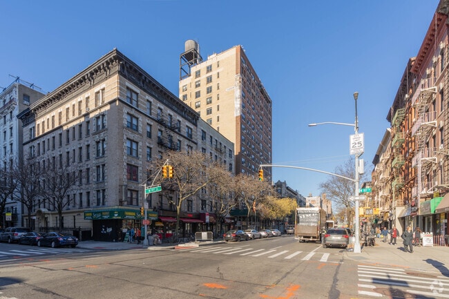 Building Photo - 200 W 108th St
