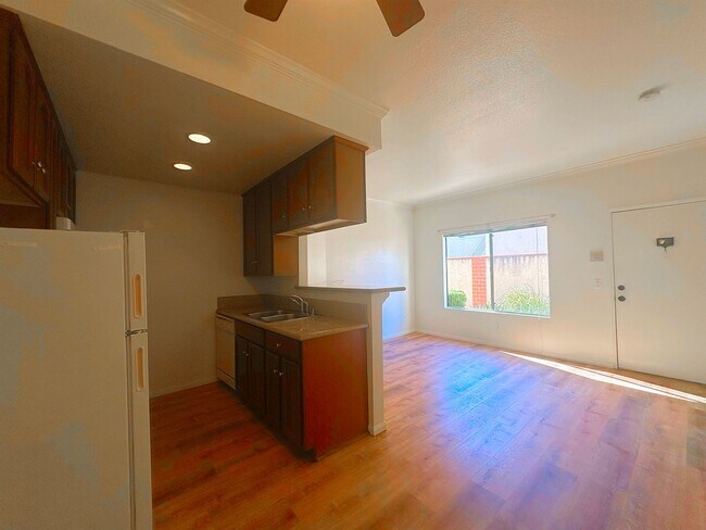 Foto del edificio - Awesome condo next to North Park Community...