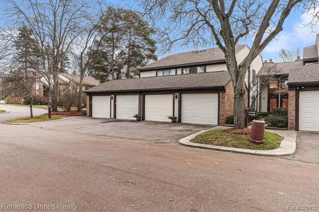 Building Photo - 24333 Evergreen Rd