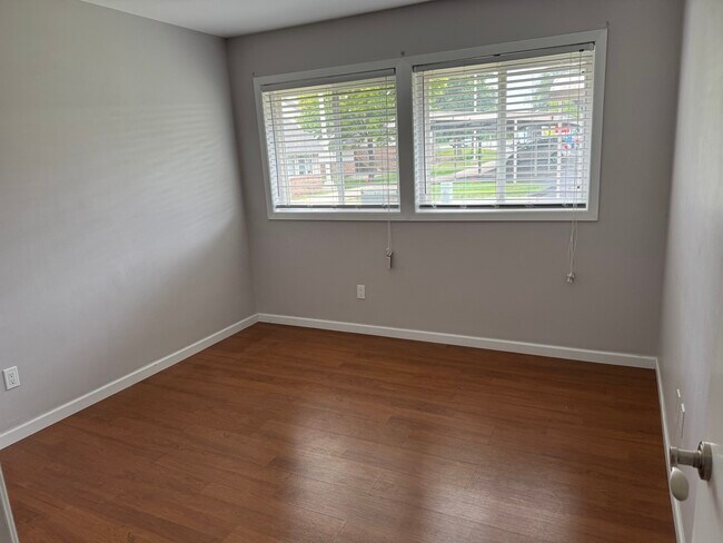 Foto del edificio - 2916 Davison Ave