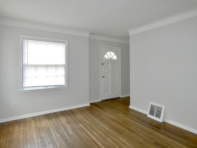 Building Photo - 2211 W Sylvania Ave