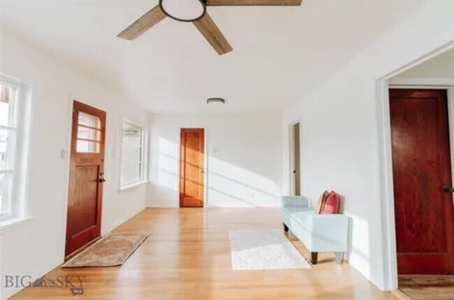 Foto del edificio - 2025 Grand Ave