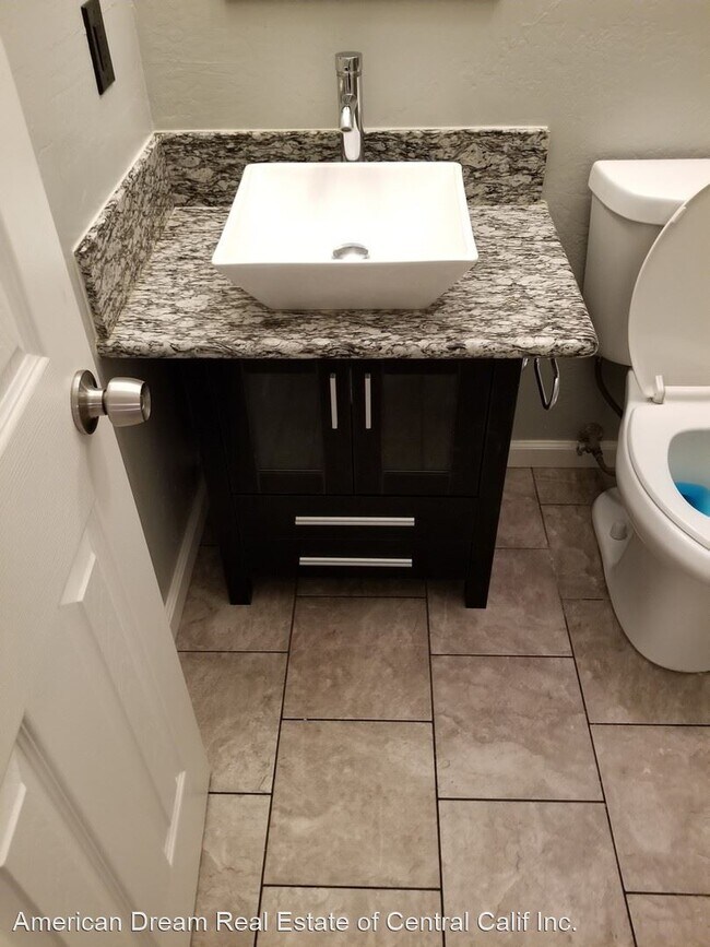 Foto del edificio - 1 br, 1 bath House - 918 W Cameron St