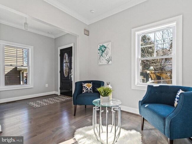 Foto del edificio - 3156 Monroe St NE