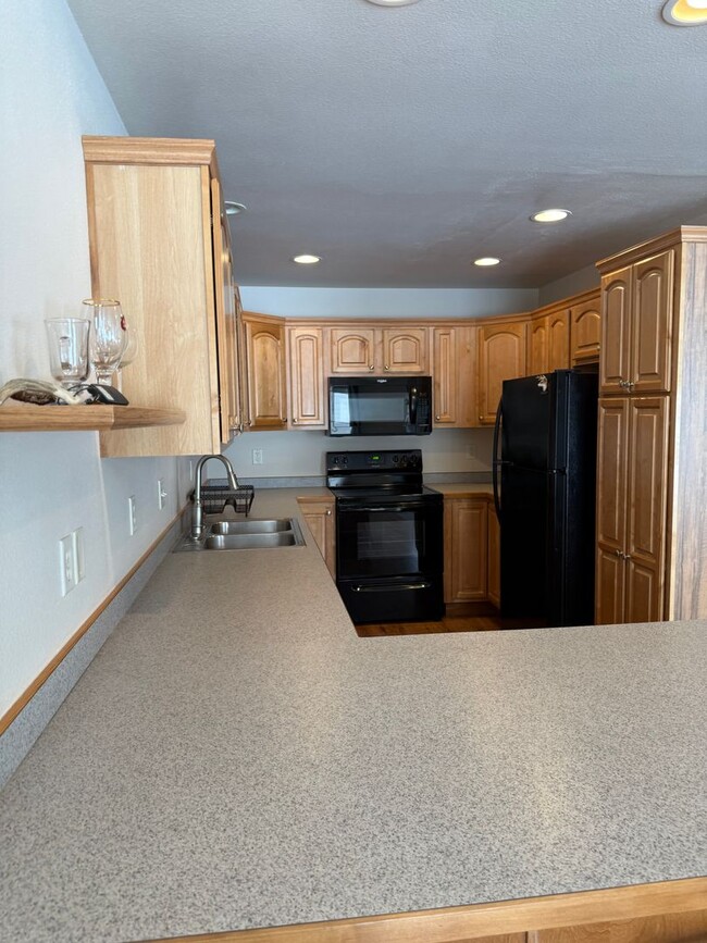 Building Photo - 3 Bedroom Condo for Rent in Bozeman!