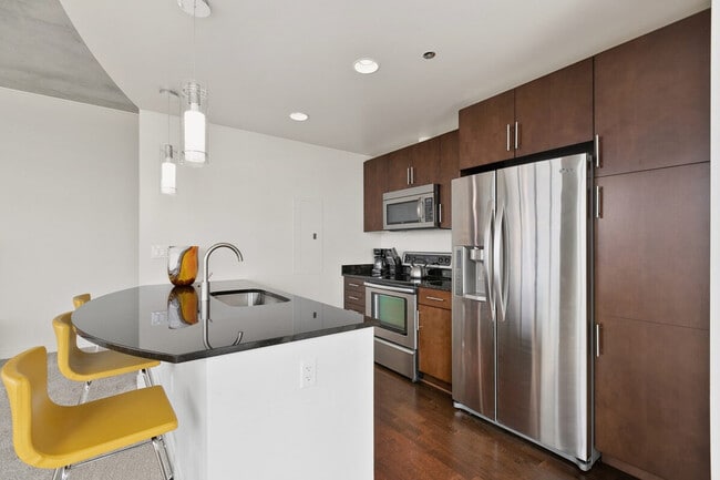 Building Photo - 1324 Champa St