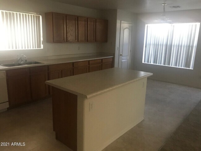 Building Photo - 1033 S San Vincente Ct