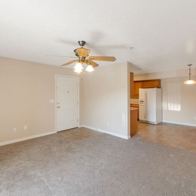 Foto del edificio - Condo In Eagle Mountain get $500 OFF FIRST...