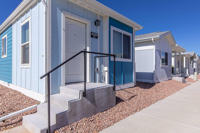 Experimente la vida contemporánea en estas cabañas bellamente diseñadas, perfectas para un estilo de vida acogedor. - Cottages at Mesa Ridge